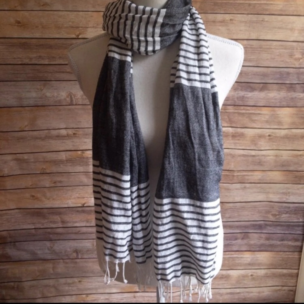 Target brand scarf. Size: O/S